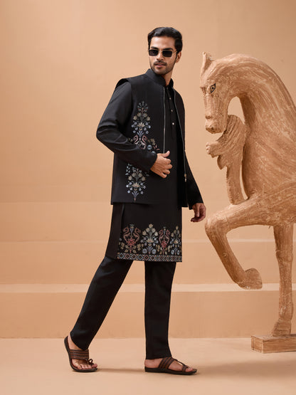 Black Embroidered Kurta Set with Elegant Floral Detailing
