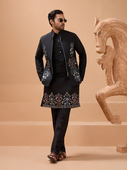 Black Embroidered Kurta Set with Elegant Floral Detailing