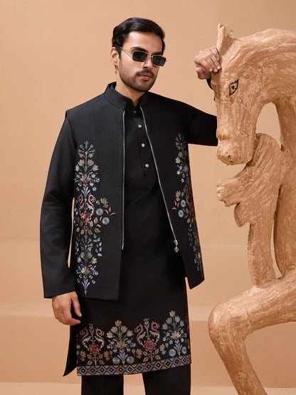 Black Embroidered Kurta Set with Elegant Floral Detailing