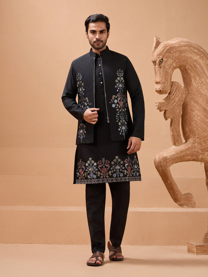 Black Embroidered Kurta Set with Elegant Floral Detailing