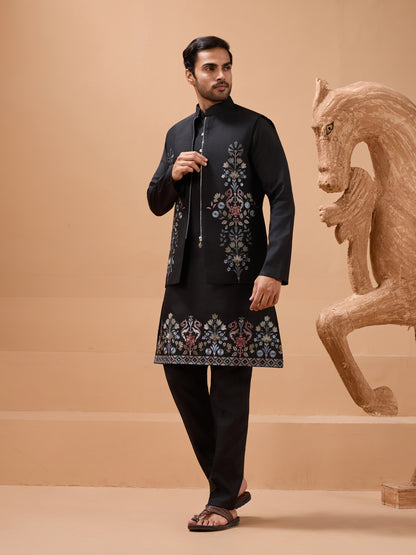 Black Embroidered Kurta Set with Elegant Floral Detailing