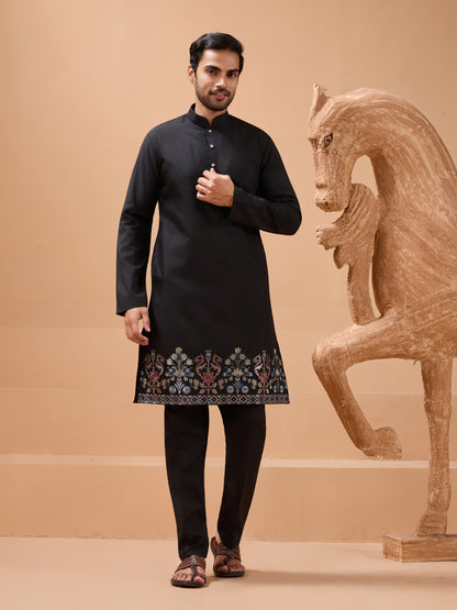 Black Embroidered Kurta Set with Elegant Floral Detailing