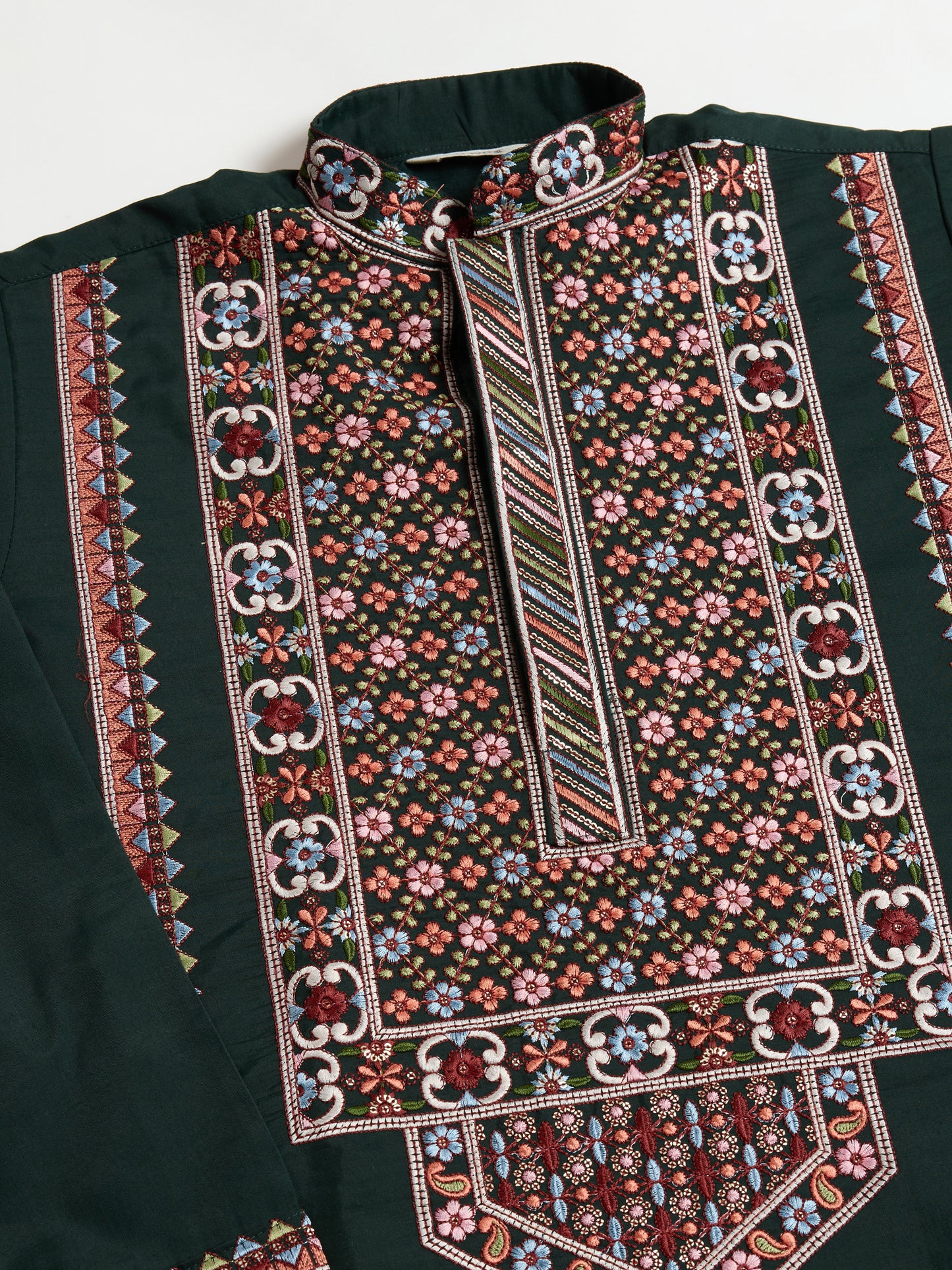 Elegant Dark Green Embroidered Kurta for Men – Traditional Festive Wear