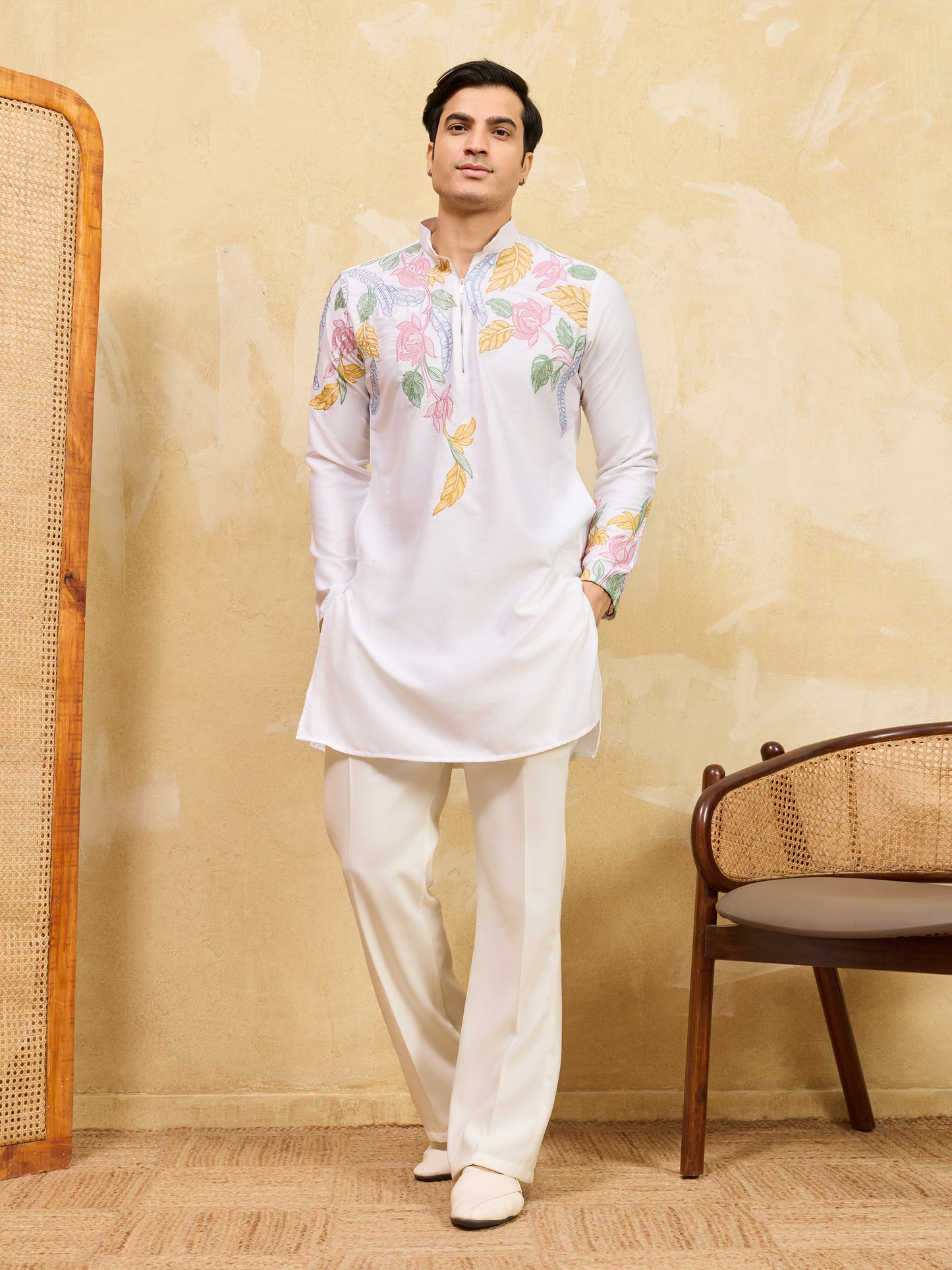 Men’s Off-White Floral Embroidered Kurta with Zipper