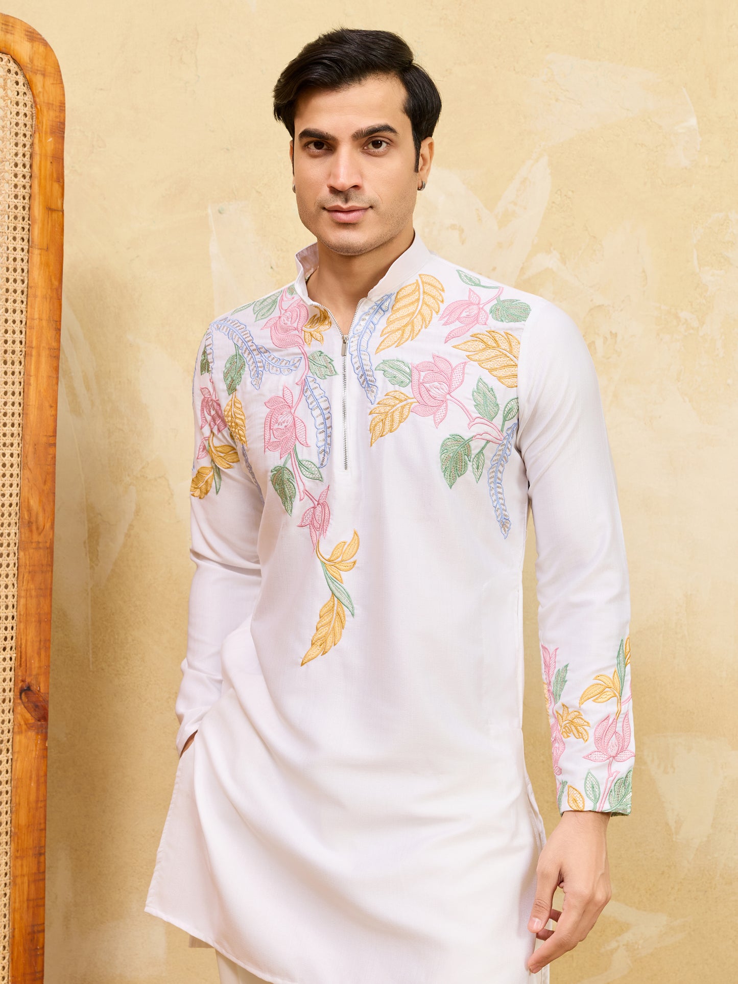 Men’s Off-White Floral Embroidered Kurta with Zipper