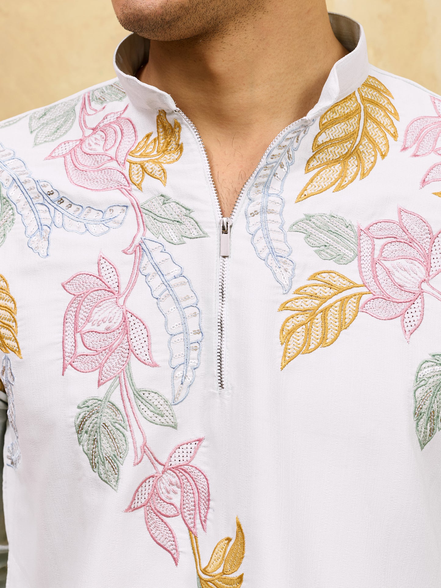 Men’s Off-White Floral Embroidered Kurta with Zipper
