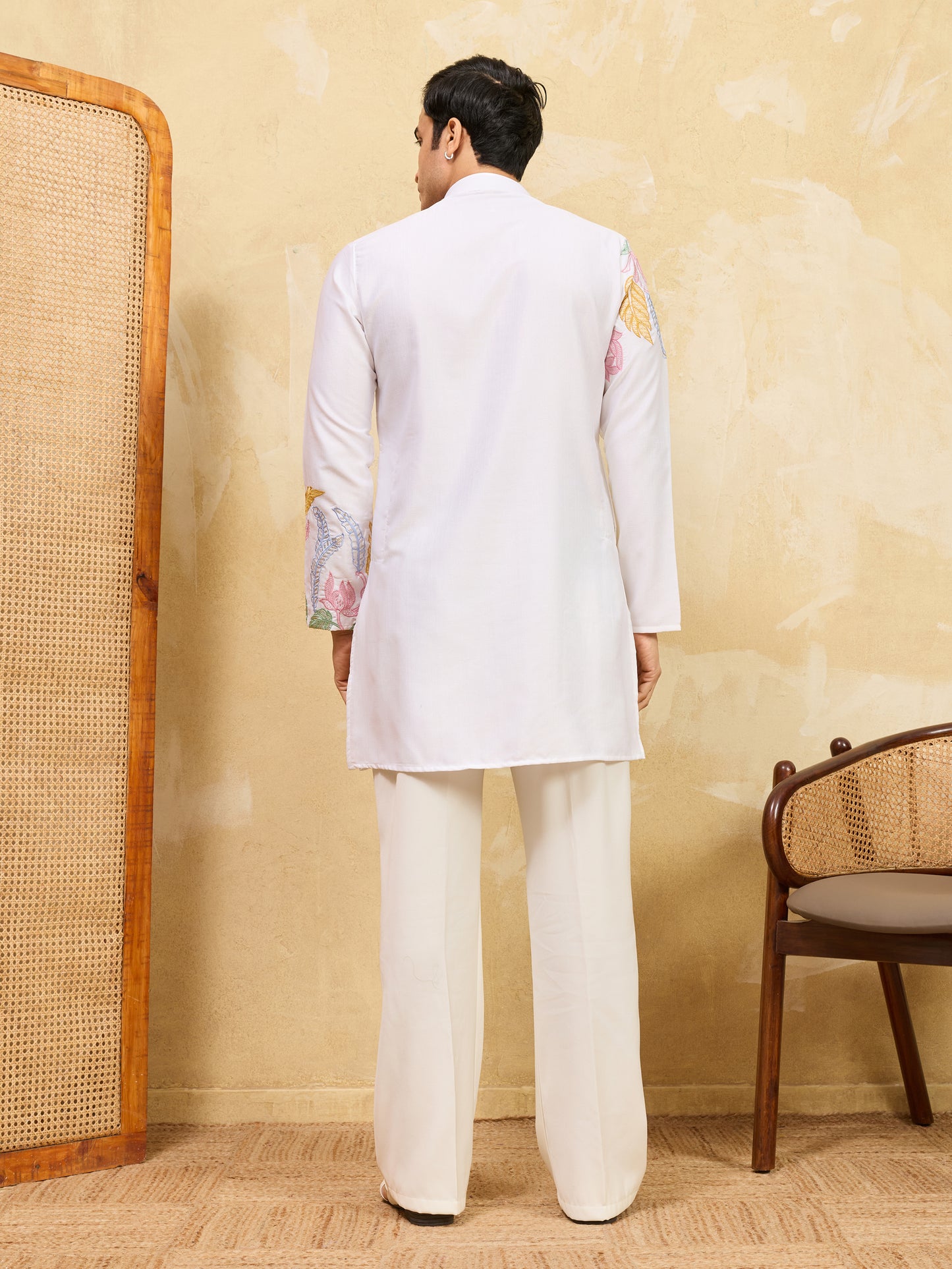 Men’s Off-White Floral Embroidered Kurta with Zipper